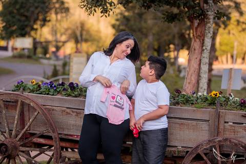 Ensaio Gestante; Mãe de Menina; Fotografia gestante; Fotografia gestante São Leopoldo; Fotografia gestante; Fotografia de família; São Leopoldo; Fotografia com animais; Ensaio de família; Gravidez;'