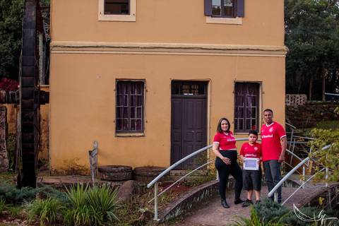 Ensaio Gestante; Mãe de Menina; Fotografia gestante; Fotografia gestante São Leopoldo; Fotografia gestante; Fotografia de família; São Leopoldo; Fotografia com animais; Ensaio de família; Gravidez;'