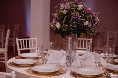 Maquiagem; Making of; Noiva; Noivo; Pré Wedding; Street Wedding; Celina Munhoz; Adriana Kruger; Manu Garcia; Camarim Madri; Wandering Wedding; São Francisco de Paula; Fotografia de Casal; Fotografia de Casamento; Pré Wedding; São Leopoldo; Belo Horizonte;'