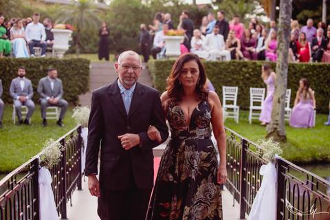 Maquiagem; Making of; Noiva; Noivo; Pré Wedding; Street Wedding; Celina Munhoz; Adriana Kruger; Manu Garcia; Camarim Madri; Wandering Wedding; São Francisco de Paula; Fotografia de Casal; Fotografia de Casamento; Pré Wedding; São Leopoldo; Belo Horizonte;'