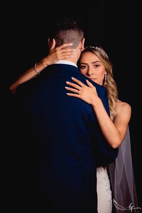 Maquiagem; Making of; Noiva; Noivo; Pré Wedding; Street Wedding; Celina Munhoz; Adriana Kruger; Manu Garcia; Camarim Madri; Wandering Wedding; São Francisco de Paula; Fotografia de Casal; Fotografia de Casamento; Pré Wedding; São Leopoldo; Belo Horizonte;'