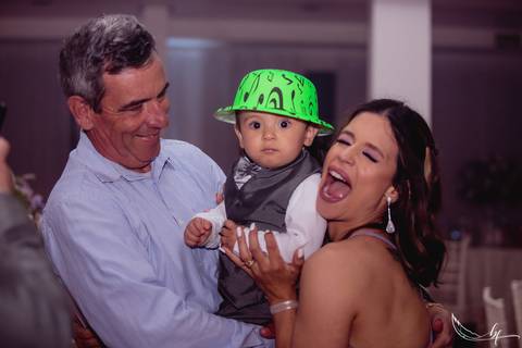 Maquiagem; Making of; Noiva; Noivo; Pré Wedding; Street Wedding; Celina Munhoz; Adriana Kruger; Manu Garcia; Camarim Madri; Wandering Wedding; São Francisco de Paula; Fotografia de Casal; Fotografia de Casamento; Pré Wedding; São Leopoldo; Belo Horizonte;'