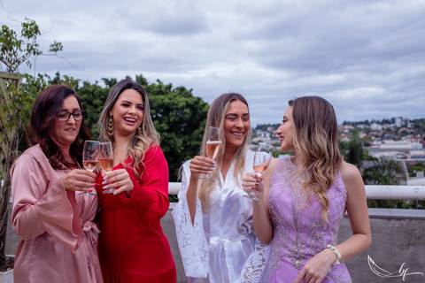 Maquiagem; Making of; Noiva; Noivo; Pré Wedding; Street Wedding; Celina Munhoz; Adriana Kruger; Manu Garcia; Camarim Madri; Wandering Wedding; São Francisco de Paula; Fotografia de Casal; Fotografia de Casamento; Pré Wedding; São Leopoldo; Belo Horizonte;'