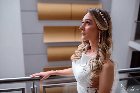 Maquiagem; Making of; Noiva; Noivo; Pré Wedding; Street Wedding; Celina Munhoz; Adriana Kruger; Manu Garcia; Camarim Madri; Wandering Wedding; São Francisco de Paula; Fotografia de Casal; Fotografia de Casamento; Pré Wedding; São Leopoldo; Belo Horizonte;'