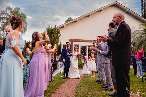 Maquiagem; Making of; Noiva; Noivo; Pré Wedding; Street Wedding; Celina Munhoz; Adriana Kruger; Manu Garcia; Camarim Madri; Wandering Wedding; São Francisco de Paula; Fotografia de Casal; Fotografia de Casamento; Pré Wedding; São Leopoldo; Belo Horizonte;'