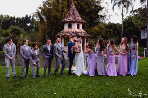 Maquiagem; Making of; Noiva; Noivo; Pré Wedding; Street Wedding; Celina Munhoz; Adriana Kruger; Manu Garcia; Camarim Madri; Wandering Wedding; São Francisco de Paula; Fotografia de Casal; Fotografia de Casamento; Pré Wedding; São Leopoldo; Belo Horizonte;'