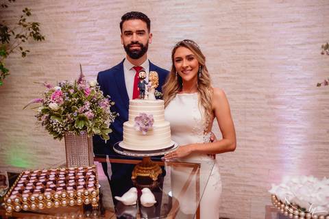 Maquiagem; Making of; Noiva; Noivo; Pré Wedding; Street Wedding; Celina Munhoz; Adriana Kruger; Manu Garcia; Camarim Madri; Wandering Wedding; São Francisco de Paula; Fotografia de Casal; Fotografia de Casamento; Pré Wedding; São Leopoldo; Belo Horizonte;'