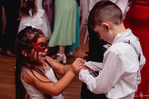 Maquiagem; Making of; Noiva; Noivo; Pré Wedding; Street Wedding; Celina Munhoz; Adriana Kruger; Manu Garcia; Camarim Madri; Wandering Wedding; São Francisco de Paula; Fotografia de Casal; Fotografia de Casamento; Pré Wedding; São Leopoldo; Belo Horizonte;'