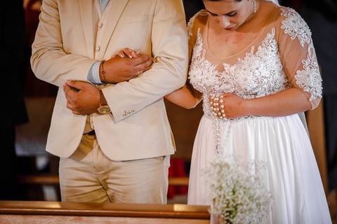 Casamento - Wedding Day - Vestido de Noiva - Noivo - Alianças - Buque'