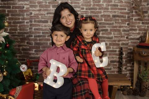 sesiones familiares la paz bolivia, fotografia familia, fotografo de familia la paz bolivia, sesiones navideñas, mini sesiones, navidad 2022'