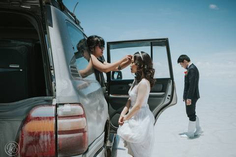 Uyuni Salt Flats Photoshoot, Bolivia Prewedding Salar de Uyuni '
