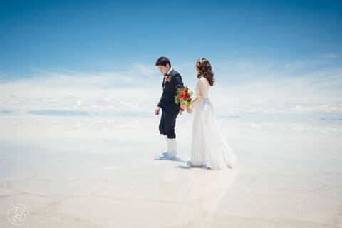 Uyuni Salt Flats Photoshoot, Bolivia Prewedding Salar de Uyuni '
