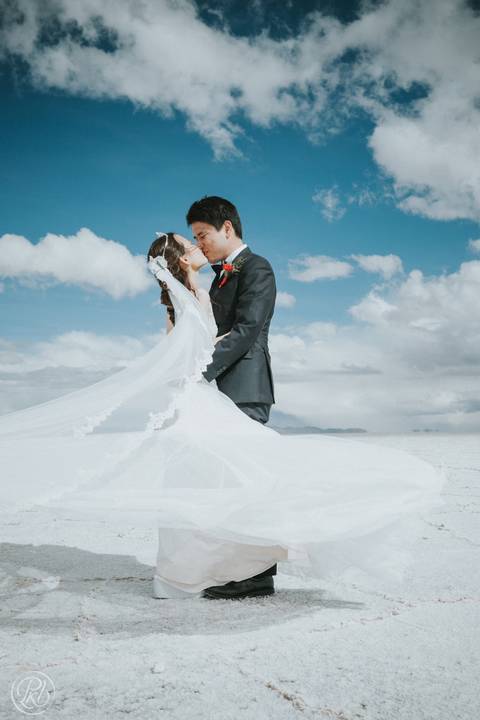 Uyuni Salt Flats Photoshoot, Bolivia Prewedding Salar de Uyuni '