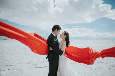 Uyuni Salt Flats Photoshoot, Bolivia Prewedding Salar de Uyuni '