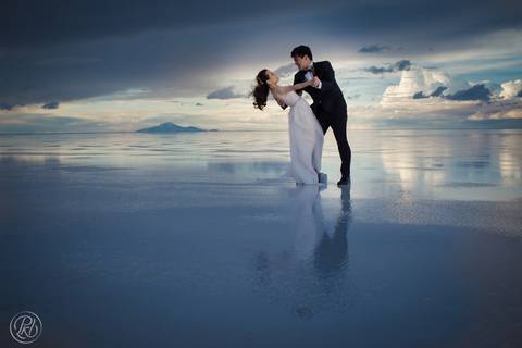 Uyuni Salt Flats Photoshoot, Bolivia Prewedding Salar de Uyuni '