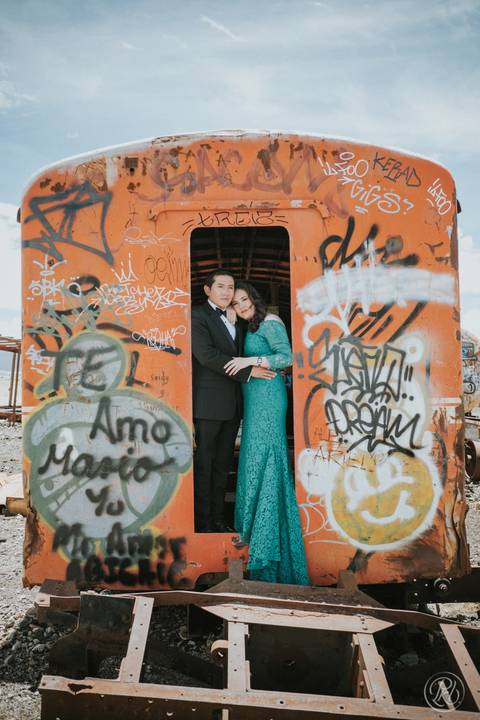 wedding photographer bolivia , Uyuni Salt Flats Photoshoot , Salar de uyuni bolivia Fotografia de bodas '