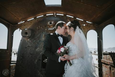 wedding photographer bolivia , Uyuni Salt Flats Photoshoot , Salar de uyuni bolivia Fotografia de bodas '