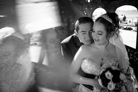 wedding photographer bolivia , Uyuni Salt Flats Photoshoot , Salar de uyuni bolivia Fotografia de bodas '