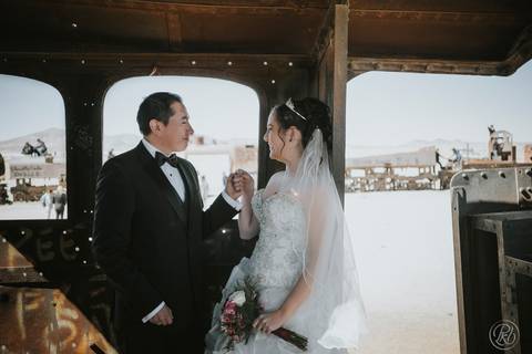 wedding photographer bolivia , Uyuni Salt Flats Photoshoot , Salar de uyuni bolivia Fotografia de bodas '