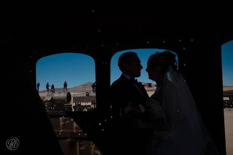 wedding photographer bolivia , Uyuni Salt Flats Photoshoot , Salar de uyuni bolivia Fotografia de bodas '
