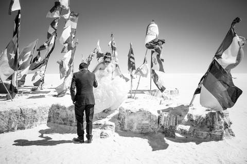 wedding photographer bolivia , Uyuni Salt Flats Photoshoot , Salar de uyuni bolivia Fotografia de bodas '
