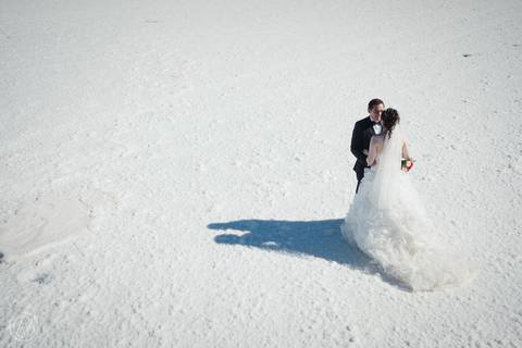 wedding photographer bolivia , Uyuni Salt Flats Photoshoot , Salar de uyuni bolivia Fotografia de bodas '
