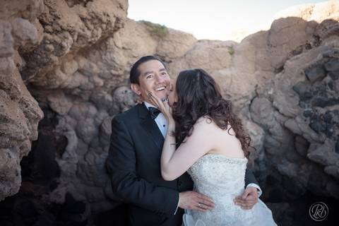 wedding photographer bolivia , Uyuni Salt Flats Photoshoot , Salar de uyuni bolivia Fotografia de bodas '