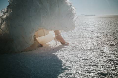 wedding photographer bolivia , Uyuni Salt Flats Photoshoot , Salar de uyuni bolivia Fotografia de bodas '