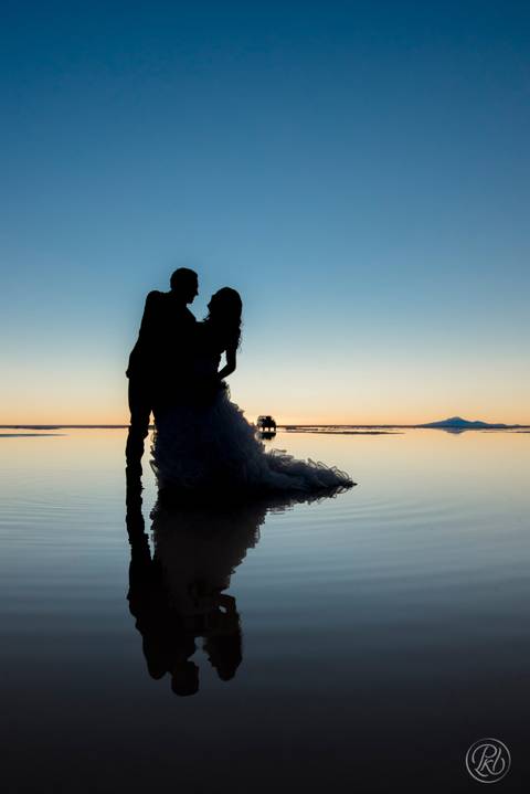 wedding photographer bolivia , Uyuni Salt Flats Photoshoot , Salar de uyuni bolivia Fotografia de bodas '
