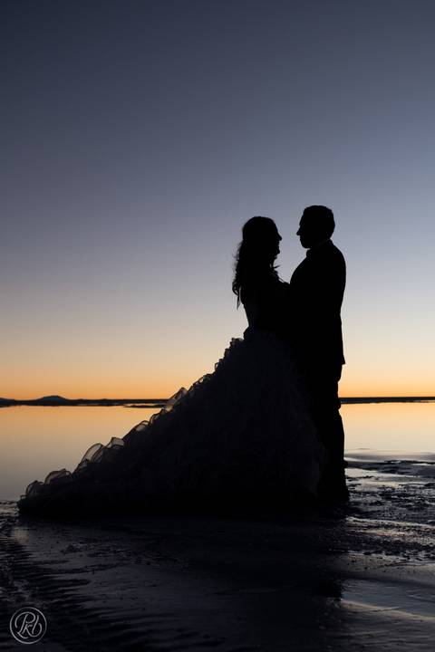 wedding photographer bolivia , Uyuni Salt Flats Photoshoot , Salar de uyuni bolivia Fotografia de bodas '