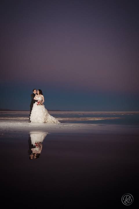 wedding photographer bolivia , Uyuni Salt Flats Photoshoot , Salar de uyuni bolivia Fotografia de bodas '