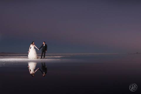 wedding photographer bolivia , Uyuni Salt Flats Photoshoot , Salar de uyuni bolivia Fotografia de bodas '