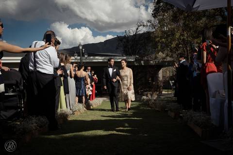 Boda en jardin, La  Paz, Bolivia, novios, ceremonia, boda cristiana, rio abajo, valencia'