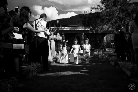 Boda en jardin, La  Paz, Bolivia, novios, ceremonia, boda cristiana, rio abajo, valencia'