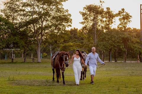 ensaio de casal com cavalos'