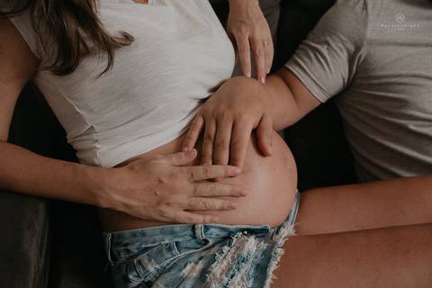 ensaio gestante lifestyle casal apaixonado mamae gestante e cachorro familia fotografa nayara andrade'