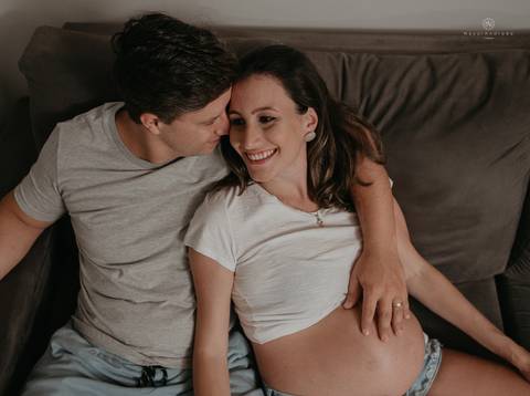 ensaio gestante lifestyle casal apaixonado mamae gestante e cachorro familia fotografa nayara andrade'