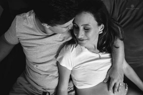 ensaio gestante lifestyle casal apaixonado mamae gestante e cachorro familia fotografa nayara andrade'