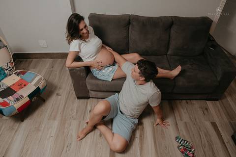 ensaio gestante lifestyle casal apaixonado mamae gestante e cachorro familia fotografa nayara andrade'