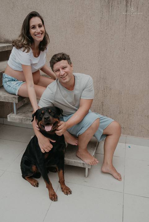 ensaio gestante lifestyle casal apaixonado mamae gestante e cachorro familia fotografa nayara andrade'