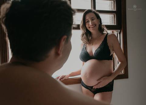 ensaio gestante lifestyle casal apaixonado mamae gestante e cachorro familia fotografa nayara andrade'