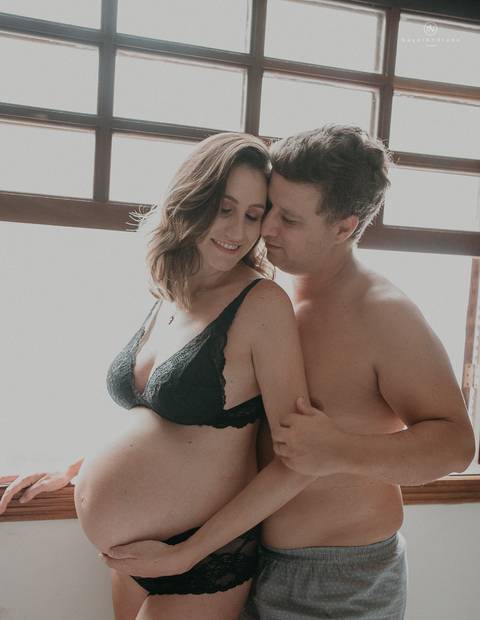 ensaio gestante lifestyle casal apaixonado mamae gestante e cachorro familia fotografa nayara andrade'