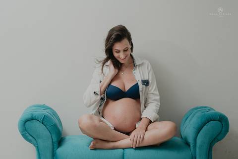 ensaio gestante lifestyle casal apaixonado mamae gestante e cachorro familia fotografa nayara andrade'