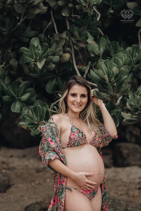 ensaio gestante  feito na praia do guaruja em familia com fotografa premiada vencedora do oscar nayara andrade '
