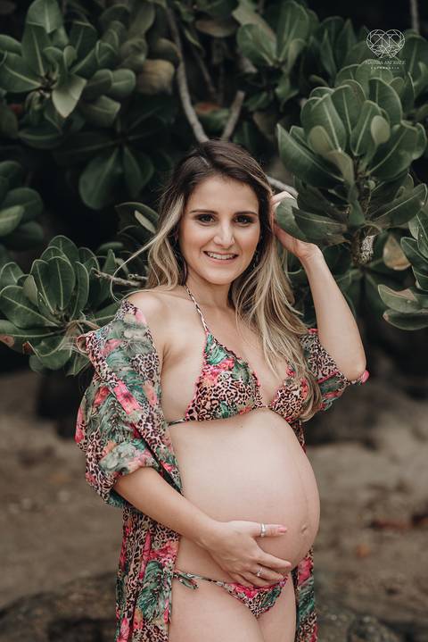 ensaio gestante  feito na praia do guaruja em familia com fotografa premiada vencedora do oscar nayara andrade '