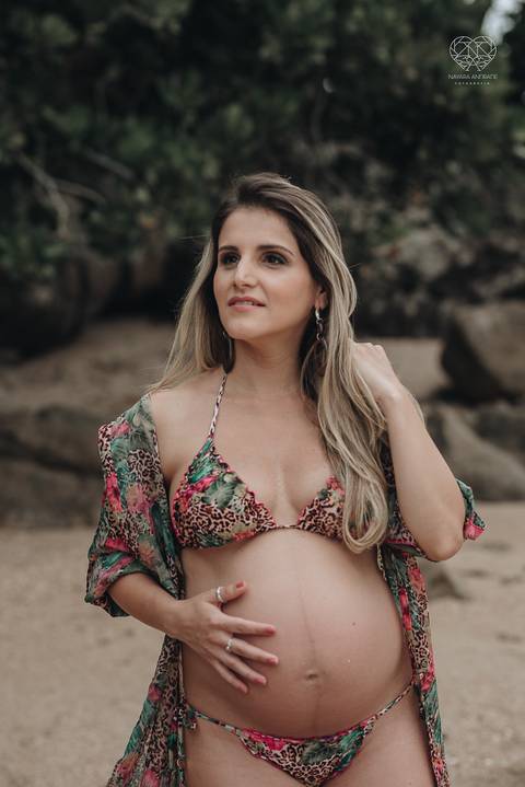 ensaio gestante  feito na praia do guaruja em familia com fotografa premiada vencedora do oscar nayara andrade '