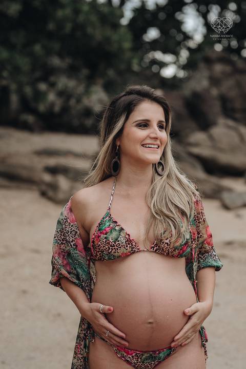 ensaio gestante  feito na praia do guaruja em familia com fotografa premiada vencedora do oscar nayara andrade '