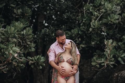 ensaio gestante  feito na praia do guaruja em familia com fotografa premiada vencedora do oscar nayara andrade '
