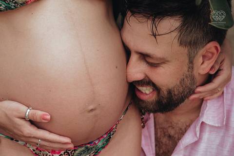 ensaio gestante  feito na praia do guaruja em familia com fotografa premiada vencedora do oscar nayara andrade '