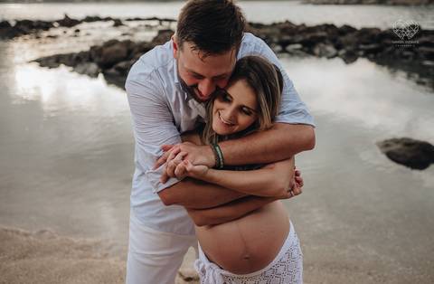 ensaio gestante  feito na praia do guaruja em familia com fotografa premiada vencedora do oscar nayara andrade '